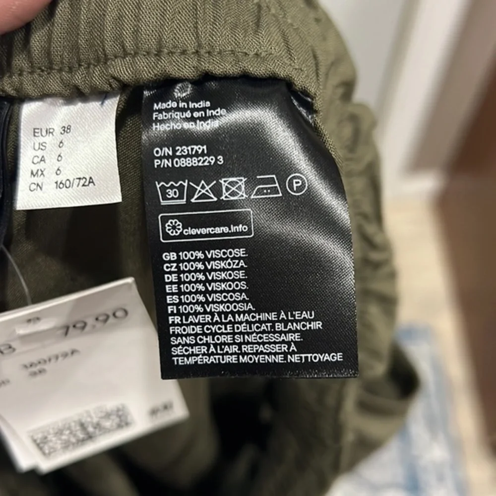 NWT H&M green joggers retail $80